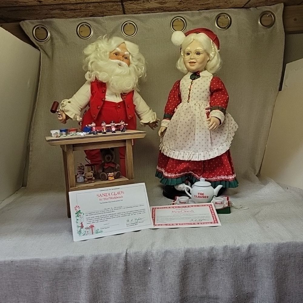 DANBURY MINT EUC-VTG SANTA W/Workbench &‎ MRS CLAUS W/Tea Tray
